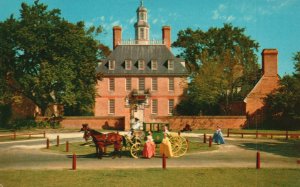 Postcard Governor's Palace 18th Century Carriage Before Williamsburg Virginia VA