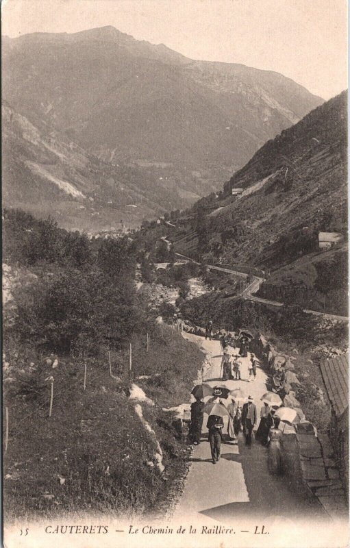 France Cauterets Le Chemin de la Raillère Vintage Postcard 09.11