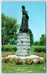 Evangaline Monument GRAND PRE Nova Scotia CANADA Postcard