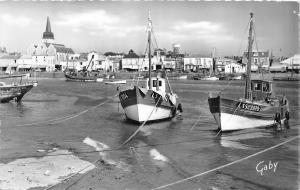 BR16348 Saint Gilles survie le port ship bateaux  france