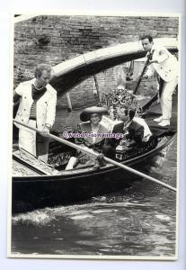 er0148 - Princess Diana with Charles in an Ornate Gondola, in Venice - postcard