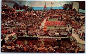 M-80134 Roadside America Indoor Miniature Village Pennsylvania Dutch Gift Hou...