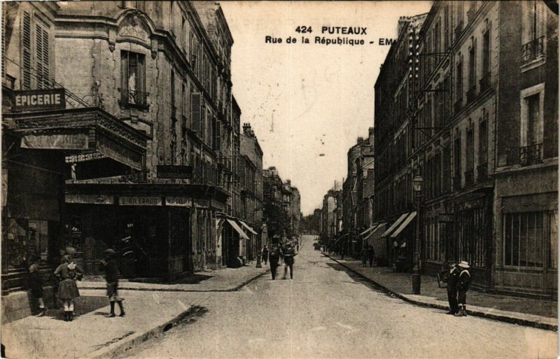 CPA PUTEAUX Rue de la République (413114)