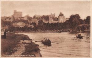 LONDON UK WINDSOR CASTLE~FROM THE RIVER THAMES~ROWING BOATS POSTCARD