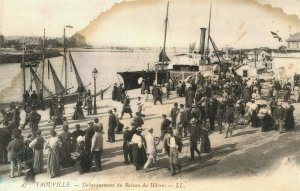 France Trouville Debarquement du Bateau du Havre Vintage Postcard 03.85