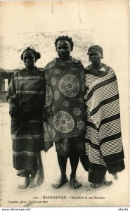 CPA AK Sakalave et ses femmes MADAGASCAR (819197)