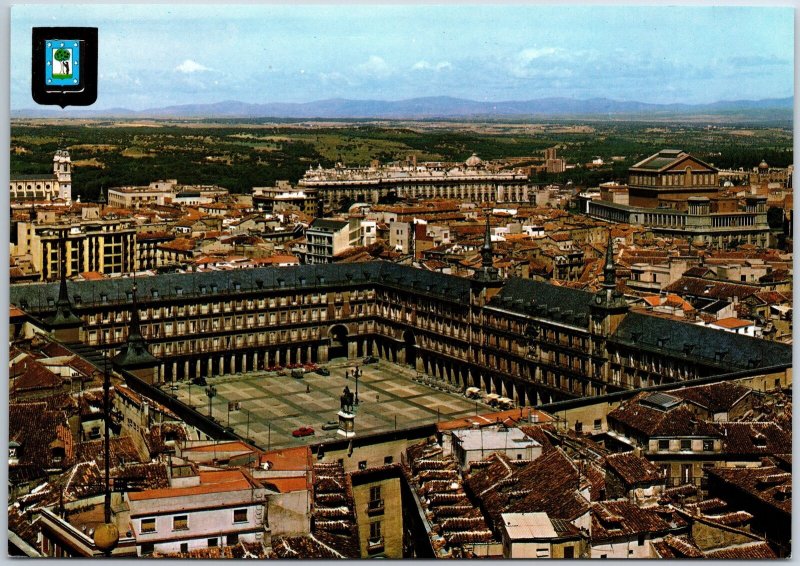 VINTAGE CONTINENTAL SIZE POSTCARD BIRD'S EYE VIEW OF MAJOR SQUARE MADRID SPAIN