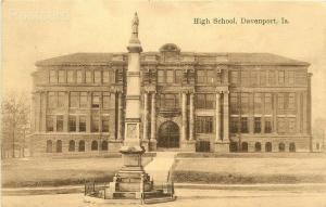 IA, Davenport, Iowa, High School, Chicago Post Card Co.