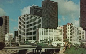 Vintage Postcard Los Angeles Hilton Wilshire Boulevard Los Angeles California CA