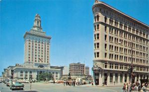 OAKLAND CALIFORNIA~BROADWAY & 14th STREET-THE HUB OF BUSY CITY POSTCARD 1950s