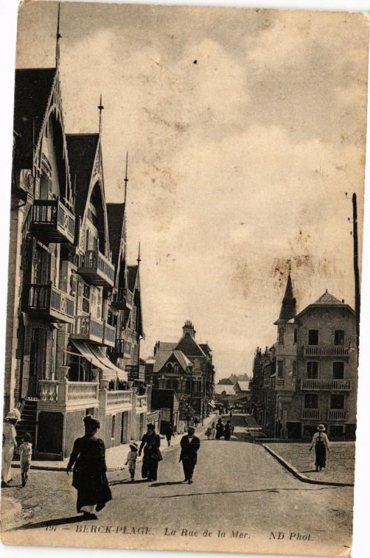 CPA BERCK-PLAGE - La Rue de la Mer (163949)