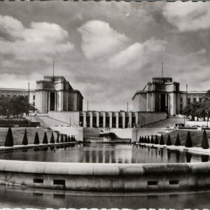 c1950s Paris FR Palais de Chaillot RPPC Postcard Jardins Trocadéro Architecture