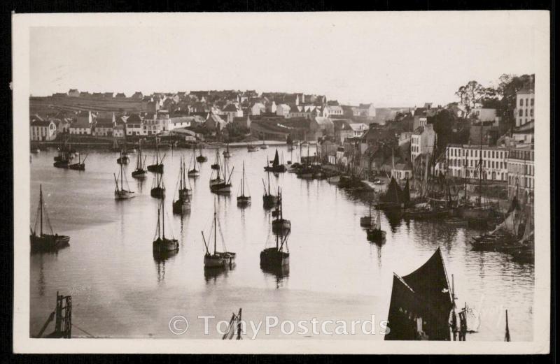 Audierne (Finistere) - Vue generale du Port