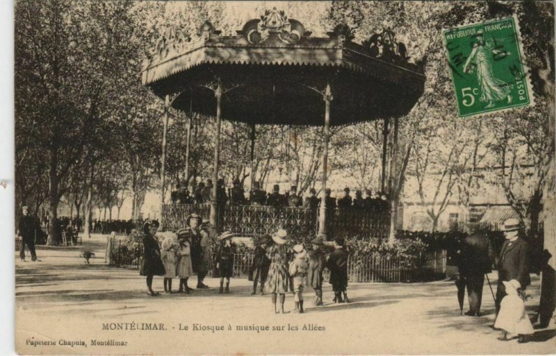 CPA Montelimar Le Kiosque a musique sur les Allees FRANCE (1092087)