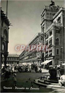 Modern Postcard Venezia Piazzetta dei Leoncini Place des Petits Lions