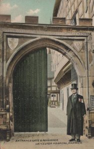 Warwickshire Postcard - Entrance Gate, Leicester Hospital, Warwick   RS21878