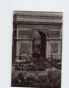 Postcard Le Défilé Souvenir des Fêtes de la Victoire Paris France