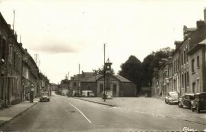 france, SENARPONT (80), Somme, La Place, BP Gas Station (1959) RPPC