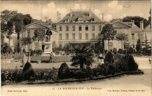 CPA La ROCHE-sur-YON - La Prefecture (636926)