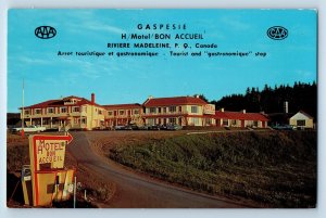 Riviere Madeleine Quebec Canada Postcard H/Motel/Bon Acccueil c1960's Vintage