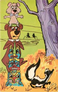 Vintage Postcard Yogi Bear, Boo Boo Hide from Skunk on Totem Pole Hannah Barbera