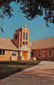 LEAVENWORTH, Kansas KS    FIRST BAPTIST CHURCH     Vintage Chrome Postcard