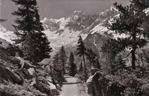 Switzerland Saas-Fee Blick vom Weg nach Plattjen gegen Alphubel Taeschhorn Do...