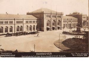 B92399 hannover centralbahnhof mit dem reiterstandbild ernst augustus germany