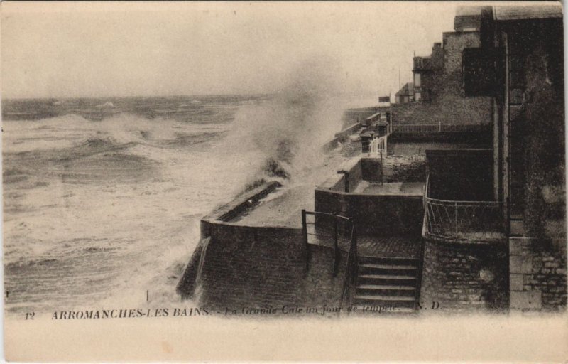 CPA ARROMANCHES La Grande Cale un Jour de Tempete (1250203)