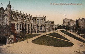 Berkshire Postcard - St George's Chapel and Windsor Castle - Ref ZZ4506