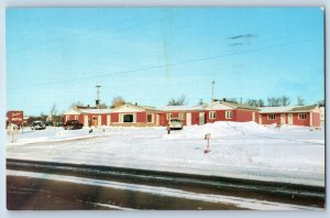 1956 Marshfield Wisconsin Postcard Duke's Motel Hi-Way Airfoam Comfort Building