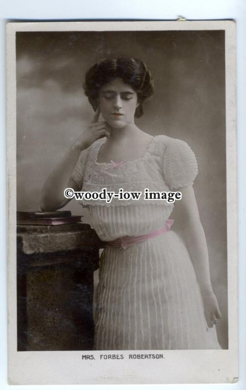 b3020 - Stage - Actress - Mrs Forbes Robertson, in Lace Dress - Postcard