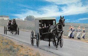 Amish Family Carriage Lancaster, Pennsylvania PA s 