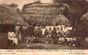 Sierra-Leone - Cathéchisme en images dans un Village