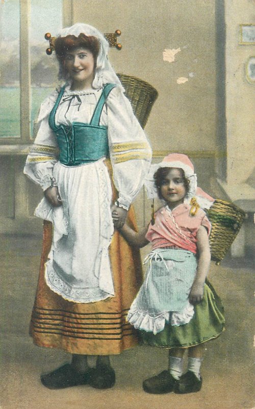 Dutch folk types costumes 1912 postcard Netherlands cultures & ethnicities
