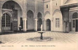 Lot296 fez fes residence la coeur centrale et son jet d eau morocco africa