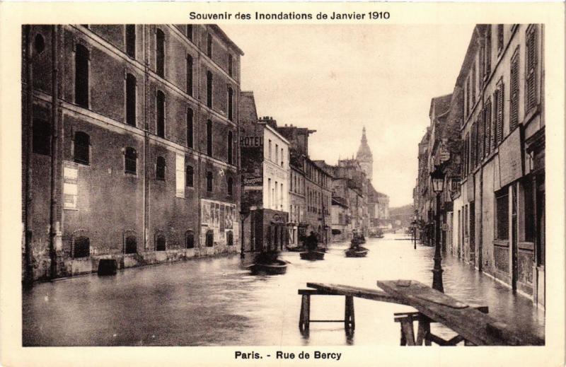 CPA Souvenir des Inondations. PARIS Rue de Bercy (561955)