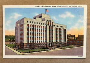 USED .01 LINEN POSTCARD - BANKER'S LIFE HOME OFFICE, DES MOINES, IOWA - CREASE