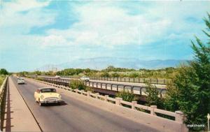 1950s ALBUQUERQUE NEW MEXICO Highway US66 Bridge Rio Grande TEICH postcard 3959