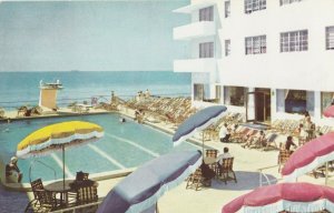 MIAMI BEACH , Florida , 50-60s ; DELMONICO Hotel , Swimming Pool