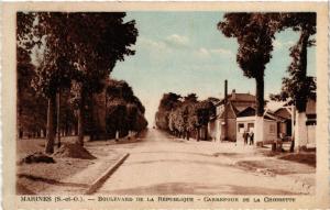 CPA  Marines(S.-et-O.) - Boulevard de la République -Carrefour de la .. (290171)