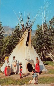 Teepee Native Americans INDIAN FAMILY Dexter Press 1950s Chrome Vintage Postcard
