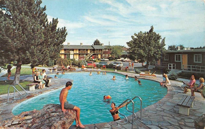 Boise, ID Idaho   BOISEAN HYATT LODGE  Pool & Guests  ROADSIDE  Chrome Postcard