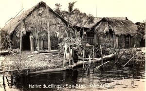 1930s SAN BLAS PANAMA NATIVE DWELLINGS FAMILY HUTS RPPC POSTCARD P1307