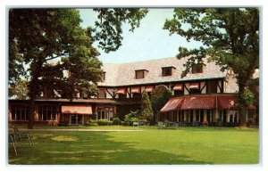 HINSDALE, Illinois IL ~ Clubhouse BUTTERFIELD COUNTRY CLUB ca 1960s  Postcard