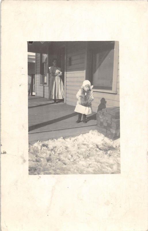 B26/ Mansfield Ohio Postcard Real Photo RPPC 1917 Child Mother Winter Porch