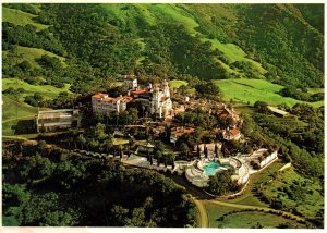 CONTINENTAL SIZE POSTCARD AERIAL VIEW OF HEARST CASTLE SAN SIMEON CALIFORNIA