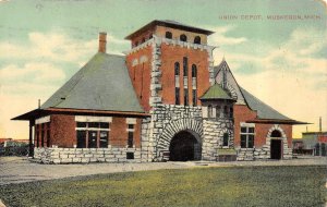 Muskegon, MI Michigan  UNION RAILROAD DEPOT  Train Station  1909 Postcard