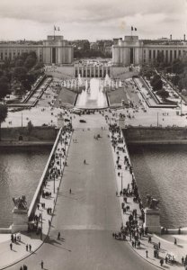 France Postcard - Paris - Le Palais De Chaillot Et Les Grandes Eaux   RR9367