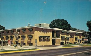 USA The Twins Apartment Motel Rochester Minnesota Vintage Postcard 07.46